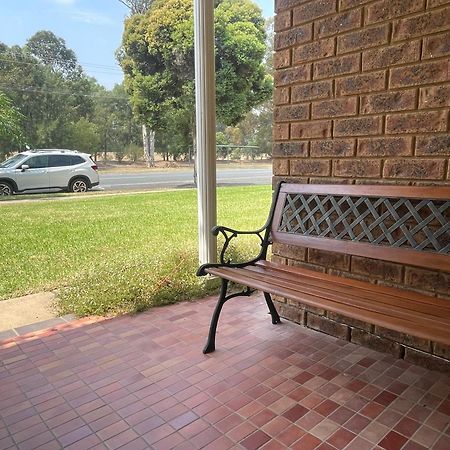 “Riverbank Retreat” Central Unit On The River Wagga Wagga Luaran gambar