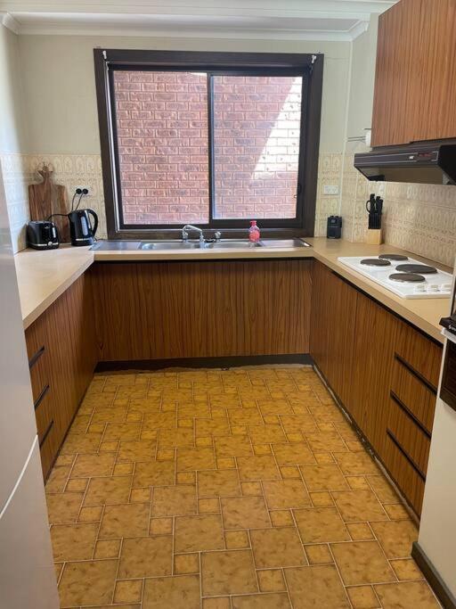 “Riverbank Retreat” Central Unit On The River Wagga Wagga Luaran gambar