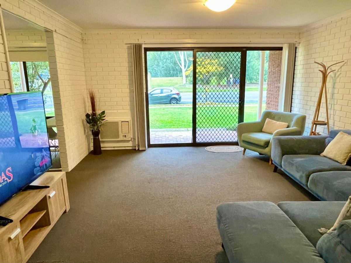 “Riverbank Retreat” Central Unit On The River Wagga Wagga Luaran gambar